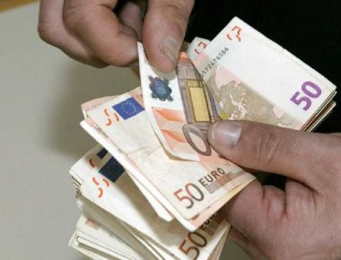 Επιστροφή 170 ως 2.700 ευρώ από λάθος κρατήσεις – Ποιοι παίρνουν χρήματα πίσω (πίνακας)